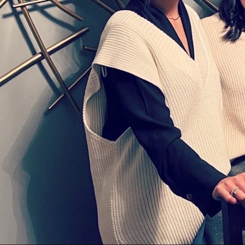 Knitted vest in cream